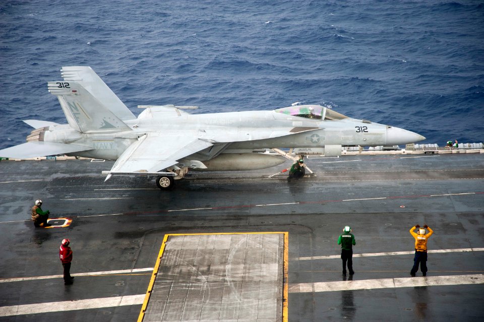 USS George Washington 140917-N-EH855-010