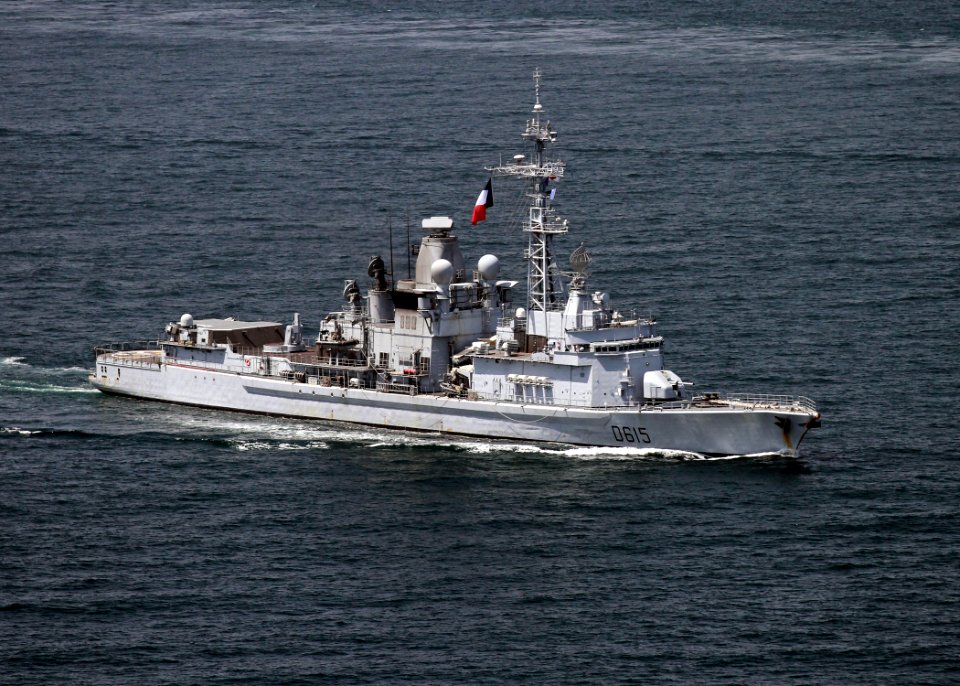 USS George H.W. Bush (CVN 77)140413-N-AP620-1325 (13888003421)