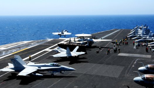 USS George H.W. Bush flight operations 140807-N-CZ979-007