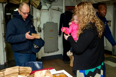 USS George Washington Christmas Day operations 141225-N-EH855-003