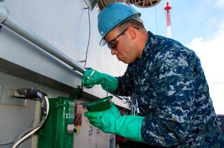 USS George Washington action 150324-N-YD461-050
