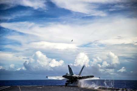 USS George Washington flight operations 141027-N-IP531-148