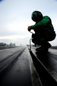 USS George Washington flight deck operations 131002-N-TE278-136