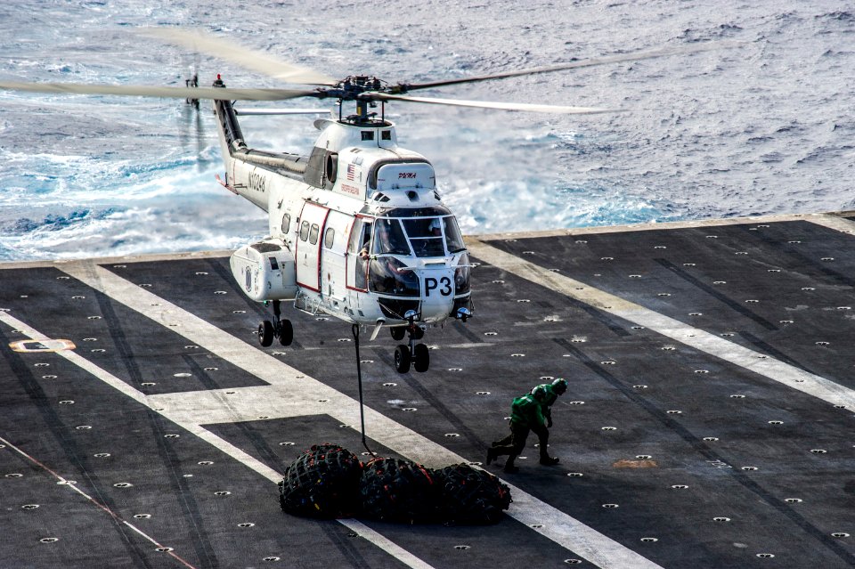 USS George Washington 141109-N-IP531-048