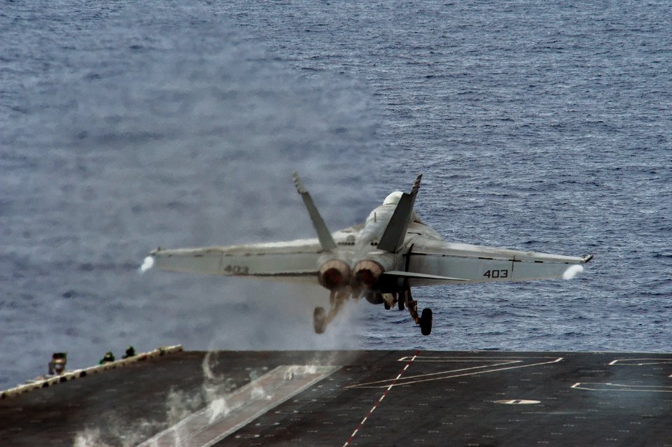 USS George Washington flight deck operations 140920-N-EH855-043