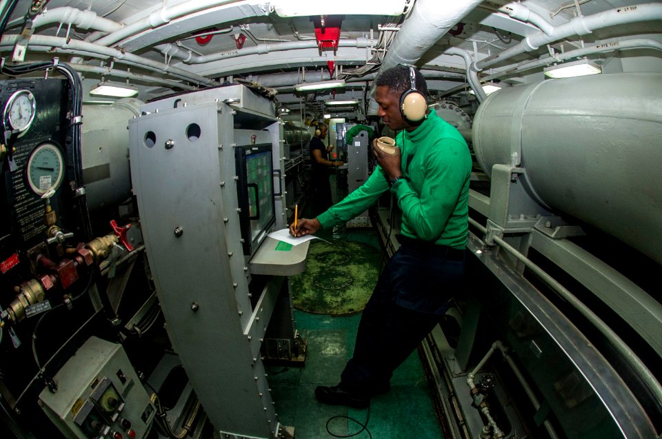 USS George Washington 150528-N-CS616-055