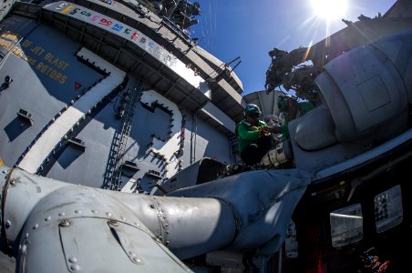 USS George Washington action 150715-N-EH855-431