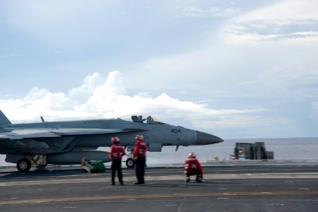 USS George Washington flight deck operations 140913-N-EH855-042