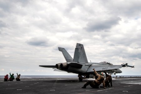 USS George Washington operations 141116-N-EH855-021