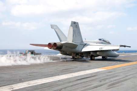 USS George Washington action 131121-N-YD641-038