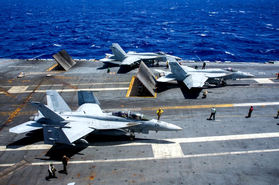 USS George Washington operations 141001-N-GT589-031