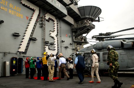 USS George Washington action 150926-N-EH855-201