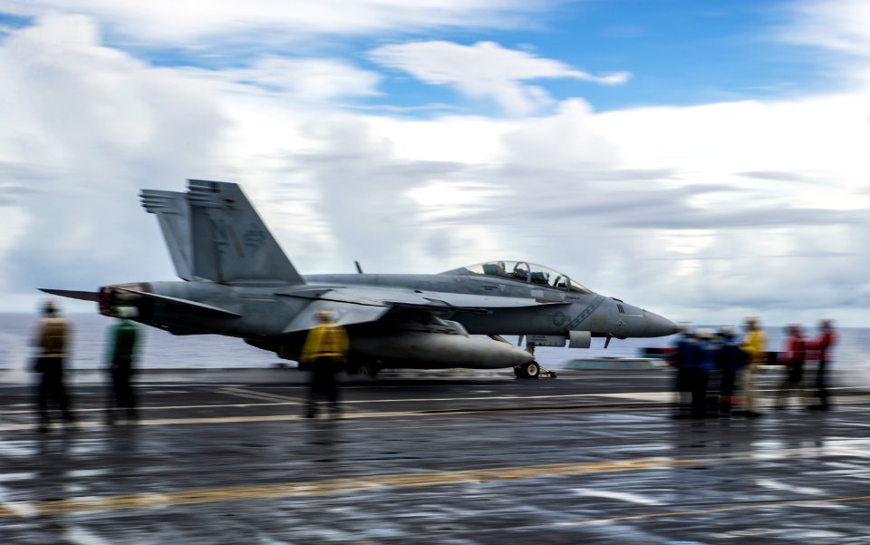 USS George Washington operations 140922-N-IP531-009
