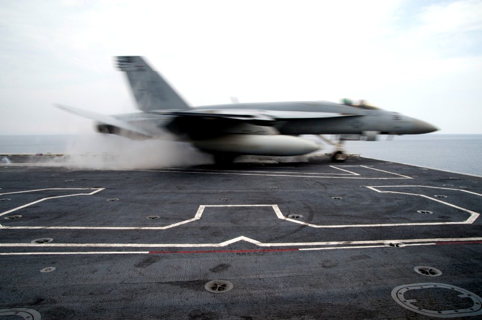 USS George Washington flight operations 141014-N-EH855-026