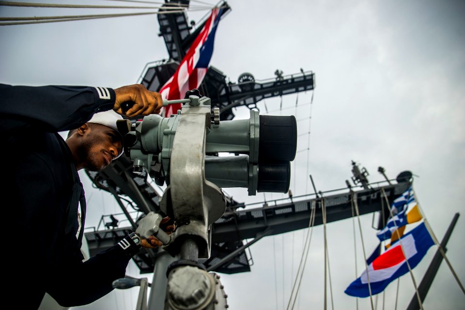 USS George Washington homecoming 141125-N-TE278-037