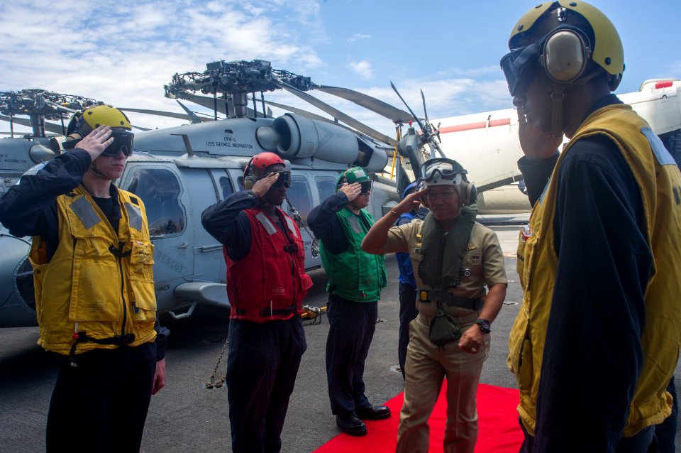 USS George Washington distinguished visitor embark 141022-N-GT589-081