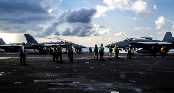 USS George Washington flight deck operations 141015-N-XK455-129