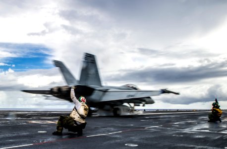 USS George Washington operations 140922-N-IP531-030