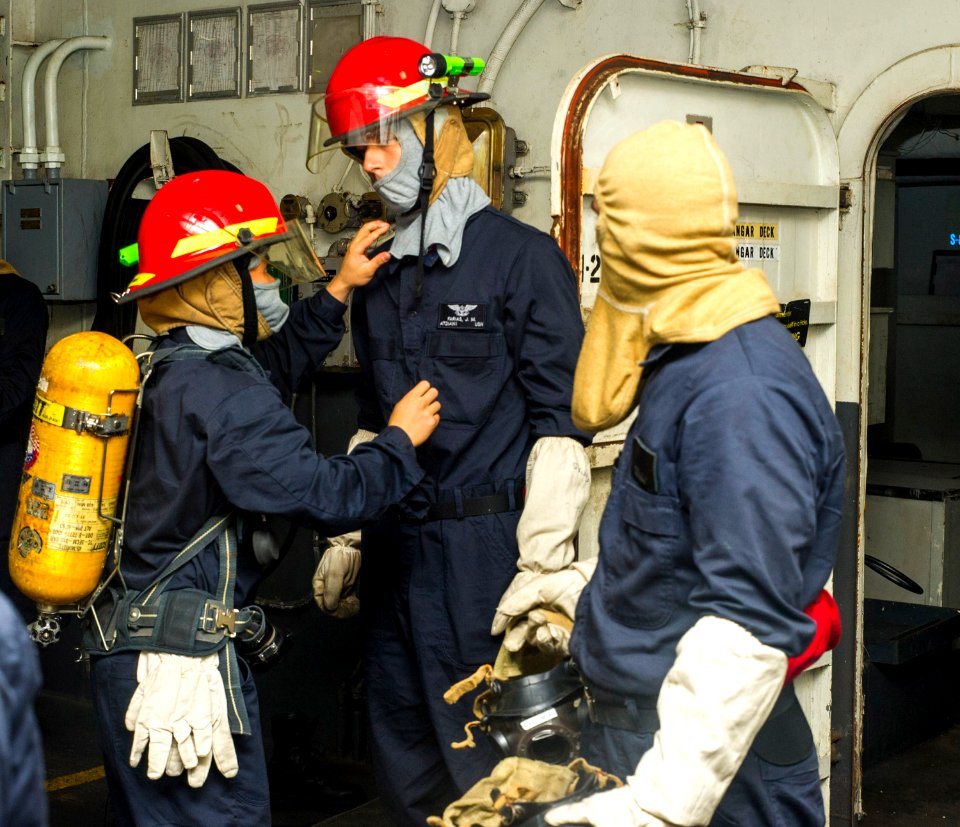 USS George Washington operations 140901-N-CS616-078