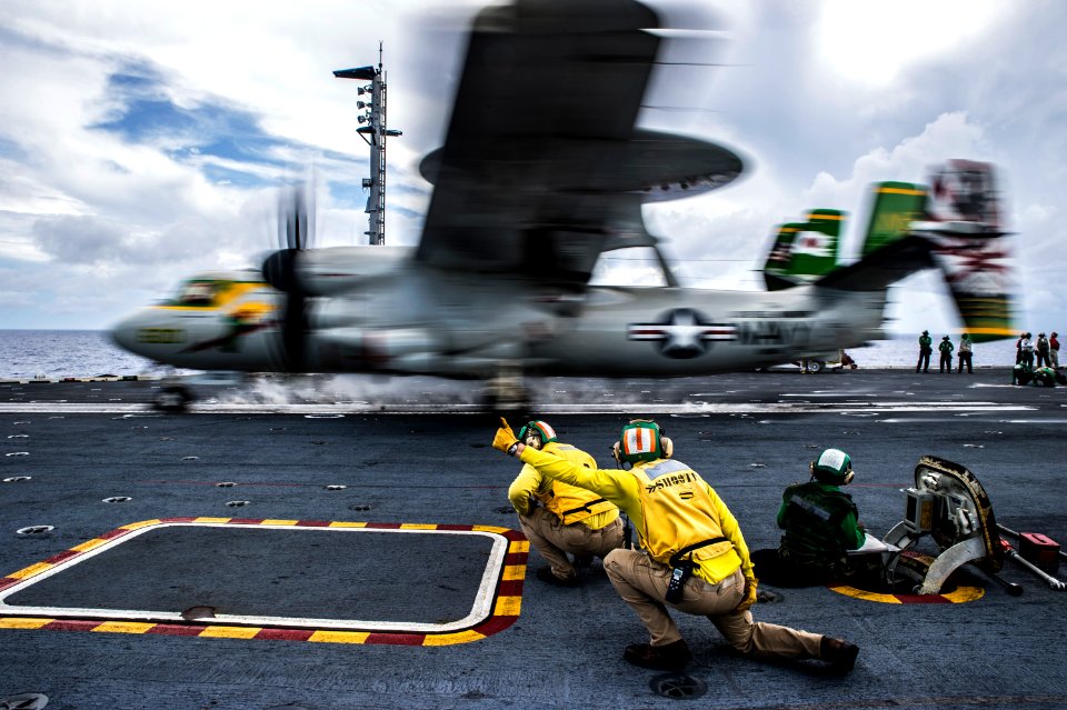 USS George Washington flight operations 141027-N-IP531-211