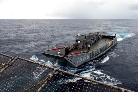 USS Germantown 141101-N-UD469-135