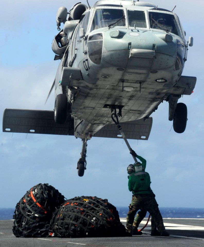 USS George Washington operations 130918-N-GC965-448