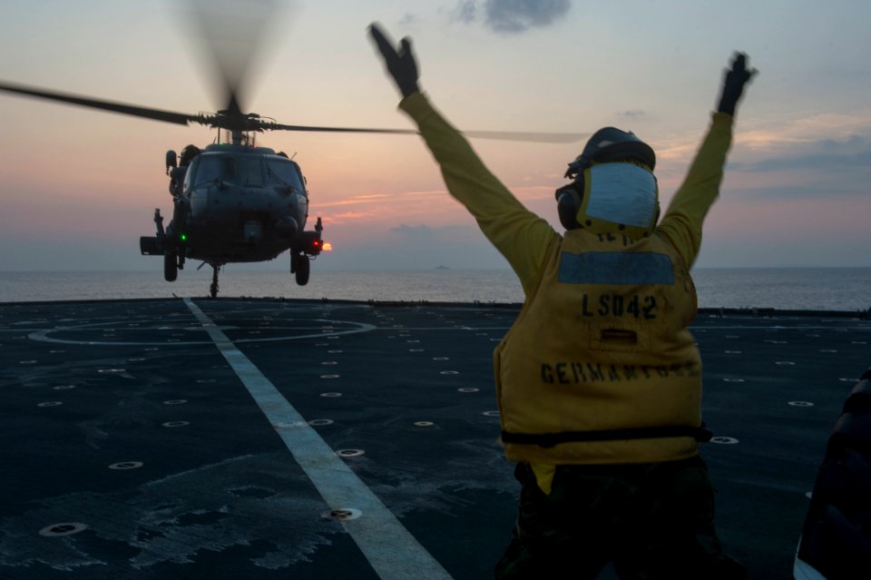 USS Germantown 140909-N-UD469-361