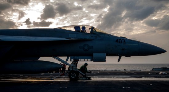 USS George Washington operations 141113-N-EH855-089