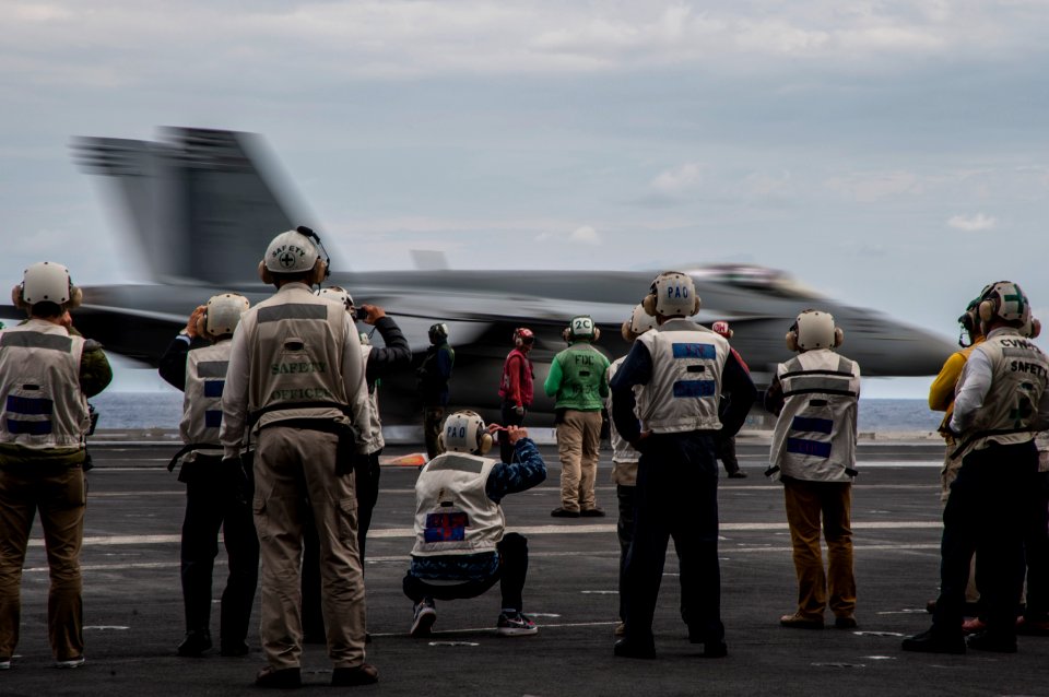 USS George Washington operations 141117-N-EH855-066