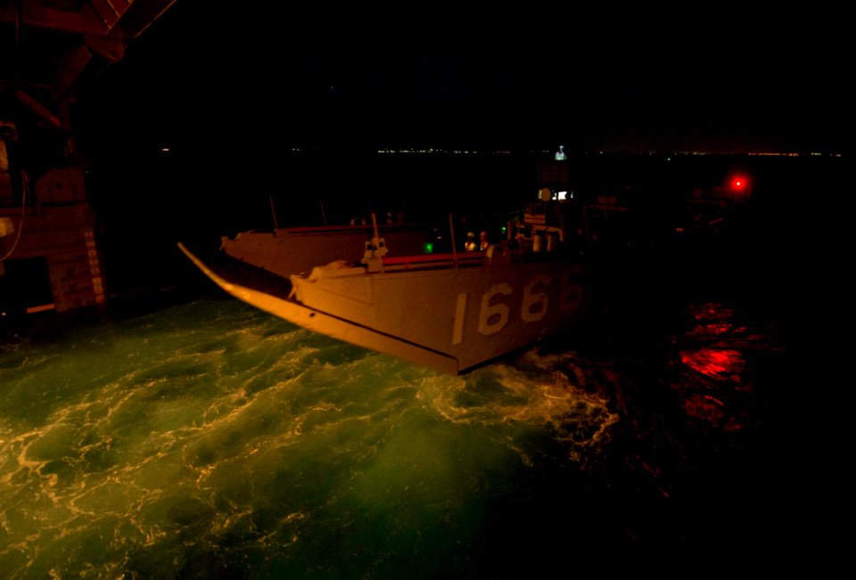 USS Germantown 141102-N-UD469-040
