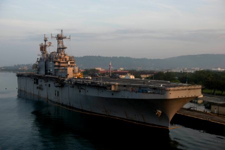 USS Germantown 140930-N-UD469-021
