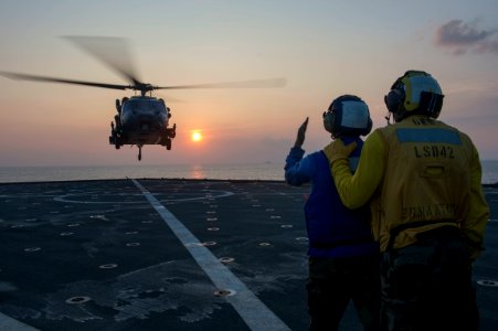 USS Germantown 140909-N-UD469-334