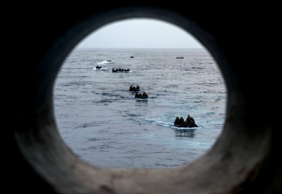 USS Germantown amphibious operations 140910-N-UD469-209