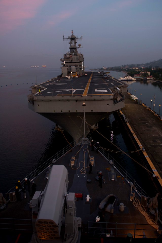 USS Germantown 140930-N-UD469-002