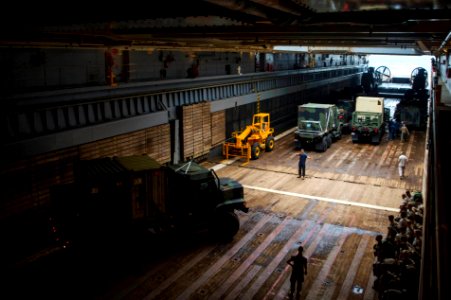 USS Germantown equipment offload 141020-N-XM324-043