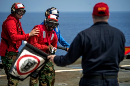 USS Germantown operations 140913-N-LP801-012