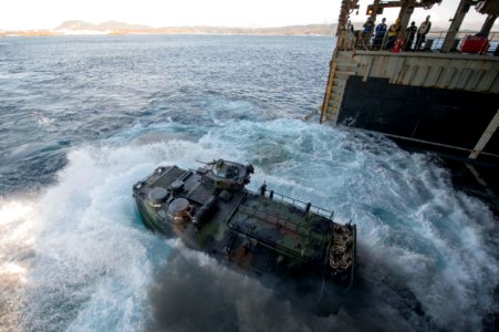 USS Germantown 141102-N-UD469-072