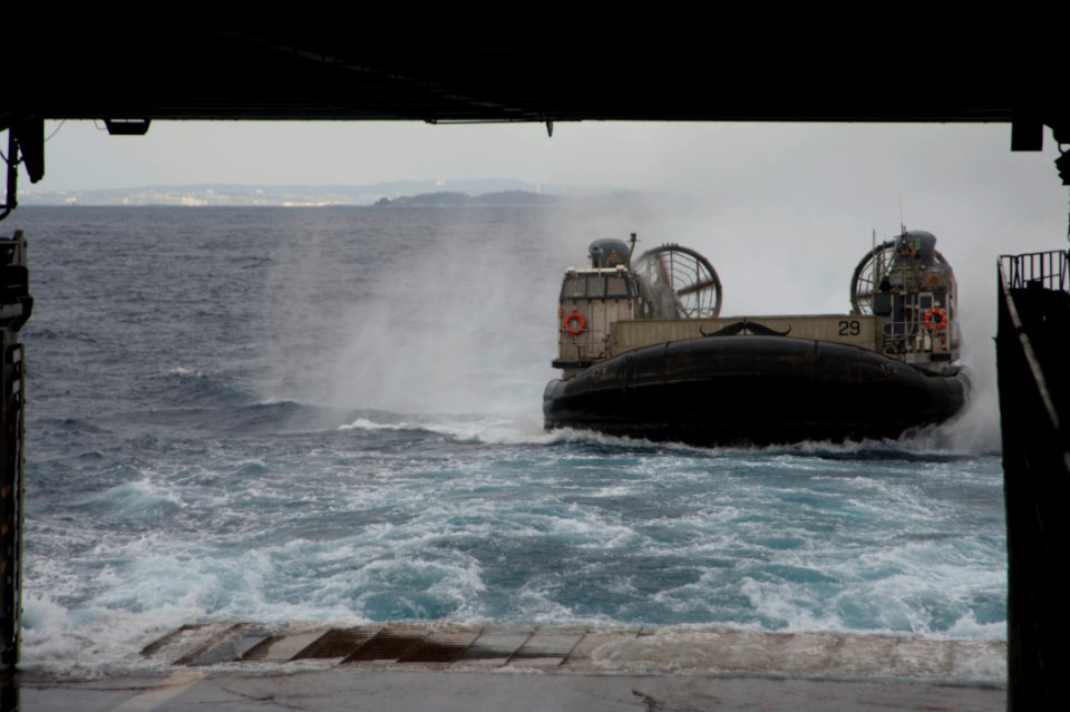 USS Germantown equipment offload 141020-N-XM324-014