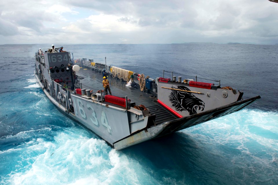 USS Germantown 141101-N-UD469-060