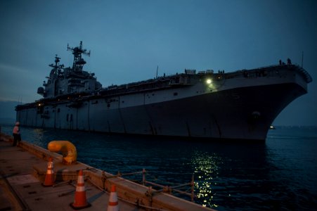 USS Germantown operations 141025-N-XM324-064