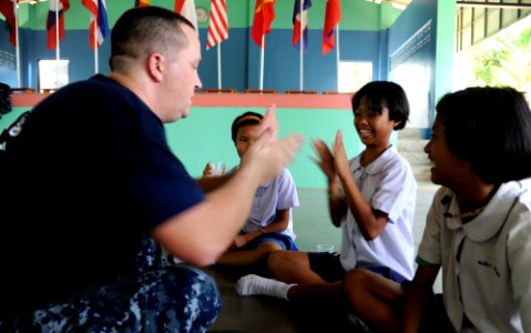 USS Germantown builds relationship with Thai School 120223-N-LP801-282