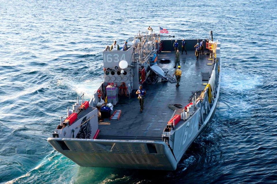 USS Germantown operations 141104-N-UD469-025