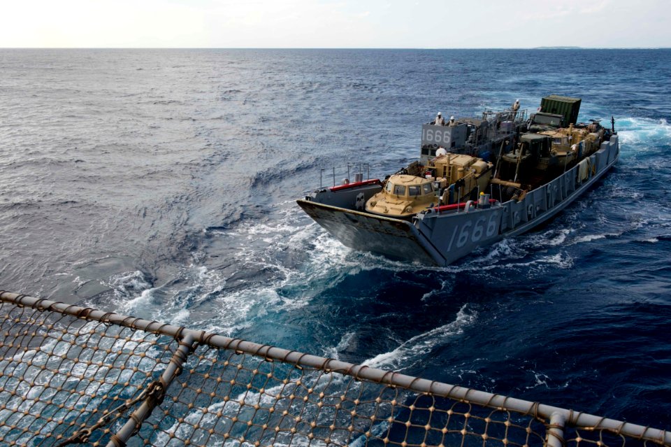 USS Germantown operations 141110-N-UD469-027