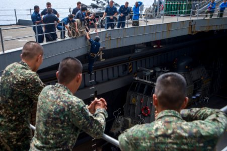 USS Germantown VBSS drill 141003-N-XM324-014
