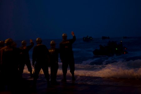 USS Germantown operations 140910-N-XM324-094