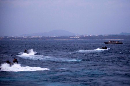 USS Germantown operations 141113-N-UD469-043