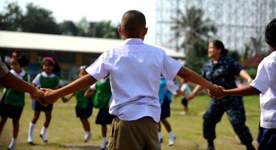 USS Germantown Builds Relationship with Thai School 120223-N-LP801-161