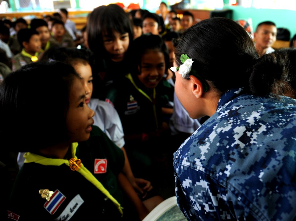 USS Germantown builds relationship with Thai School 120223-N-LP801-020