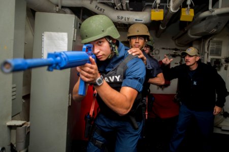 USS Germantown Sailors conduct simulated active shooter exercise 141023-N-XM324-070