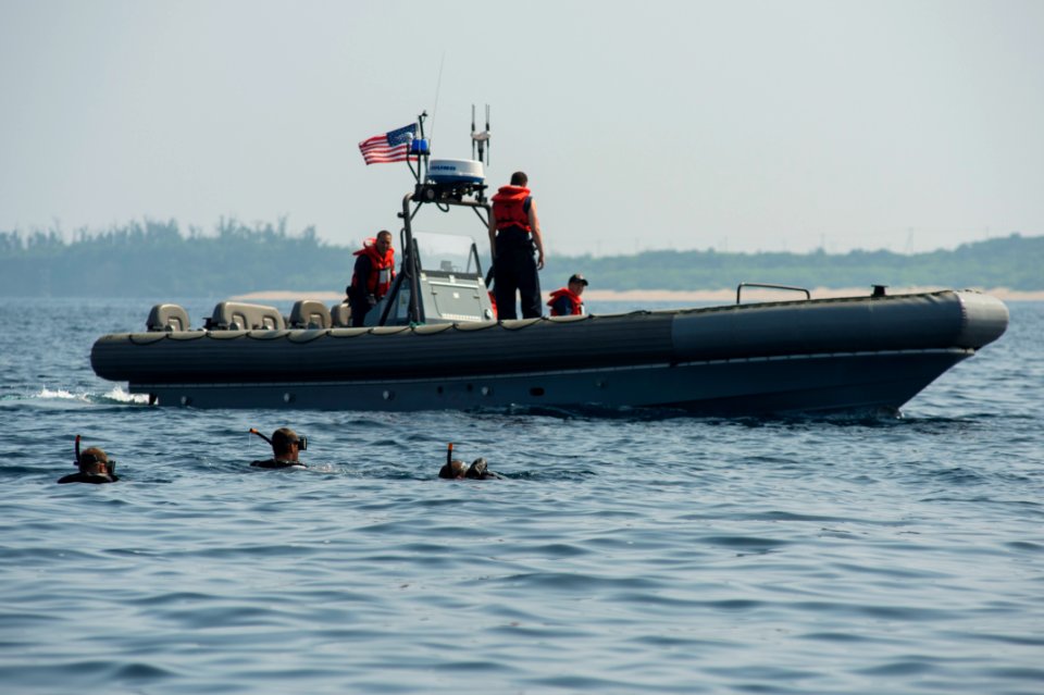USS Germantown operations 140912-N-XM324-078